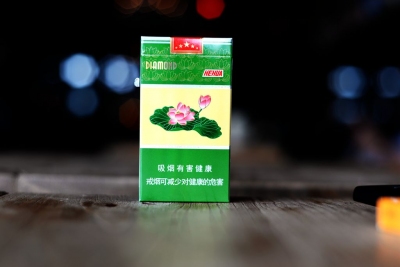 荷花细支香烟