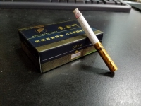 黄金叶茗仕之风香烟品吸