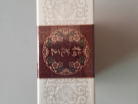 梅花王(硬红)香烟
