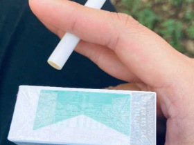万宝路(硬绿.薄荷中国免税)