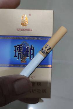 泰山(琥珀)